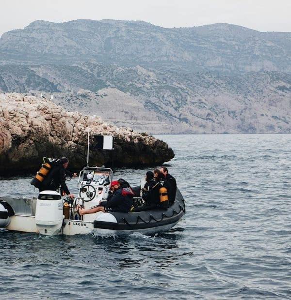 Beginner diver receiving scuba training.